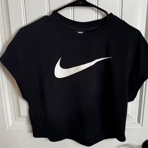 Nike Women's Black and White Crop Top, Size Medium